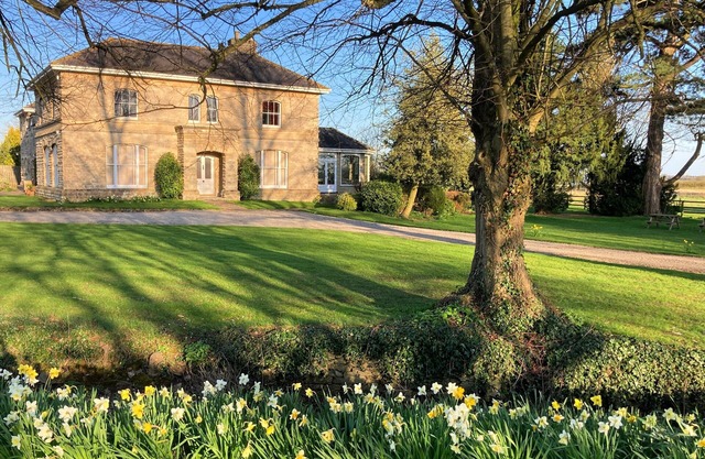 Shepherdshut-cotswolds-petfriendly-woodburner