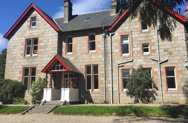 Sherramore Lodge - a lodge that sleeps 19 guests in 10 bedrooms