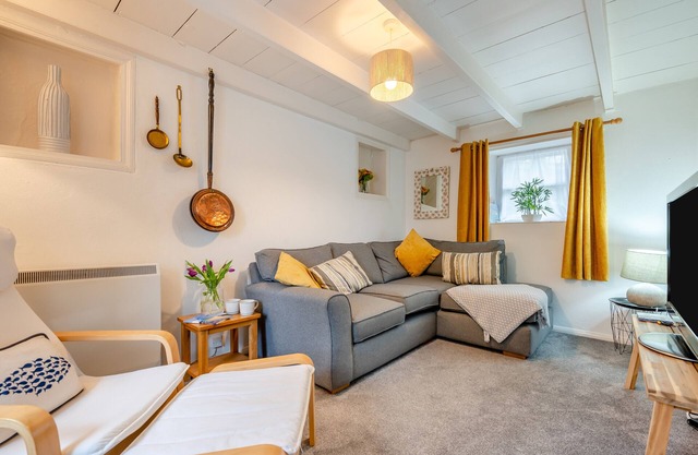Shillingstones - Two Bedroom House, Sleeps 4