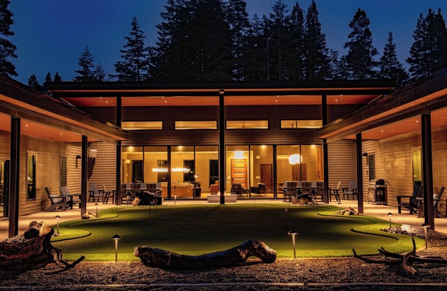Shirley Woods Golf House, Luxury golf house, putting green, golf simulator, hot tub, sauna