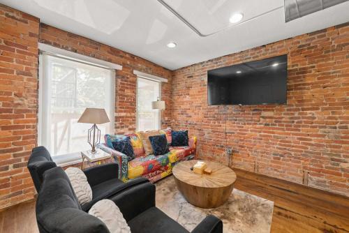 Short North Lounge - Stay for 2