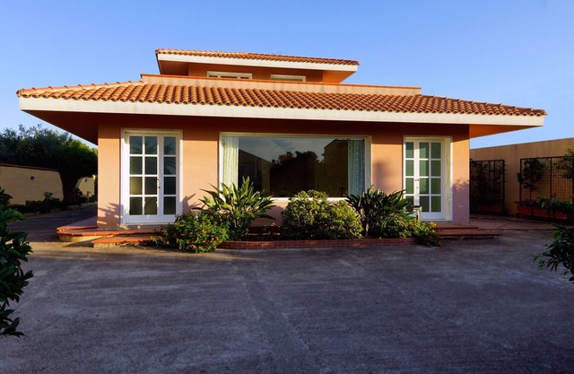 Sicilian villa with pool