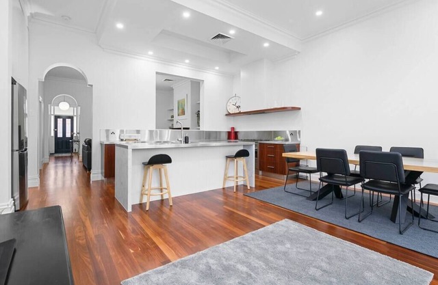 Sidebottom Stay 5 Mins From CBD - 3Bdrm, 2Bthrm