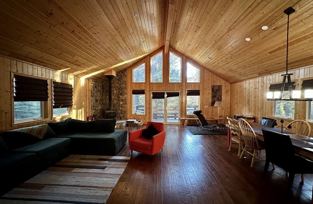 Sierra City Loves Falls Cabin - Walking Distance to Waterfall & PCT