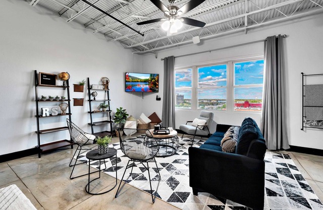 Silo Boho Bungalow - Downtown Waco