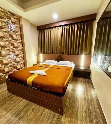 Silver Line Hotel - Nr Netaji Subhash Chandra Bose International Airport with Airport Drop