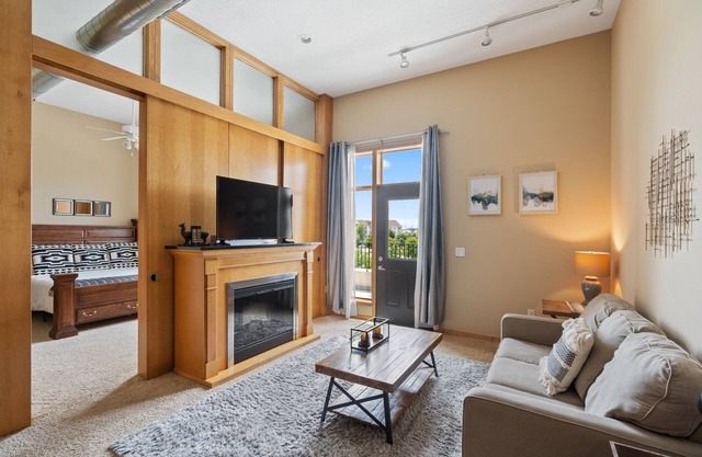 Simplicity Loft w/Large Balcony