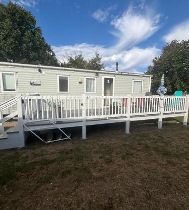 Singh&Leite Family caravan for 10 people with 2toilets and lovely Decking