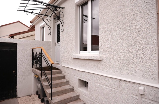 Single-family home for rent, just a stone's throw from the Romainville Carnot metro station.