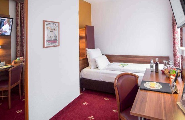 Single room - Hotel Burgschmiet GmbH