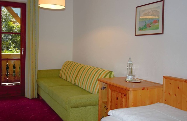 Single room with balcony - Attersee 7 - Hotel STADLER am Attersee, Ihr Seehotel im Salz