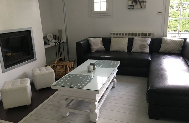 Single-storey house 2 kms from the beach, close to shopping centers