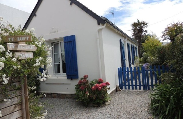 Single-storey house with garden, close to beaches and shops