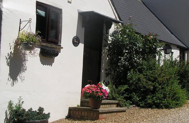 Situated on a marked walk in beautiful countryside - we are dog friendly