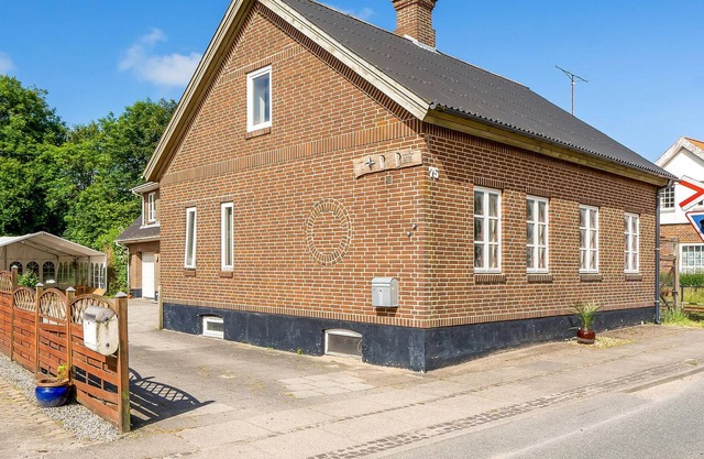 Situated right next to the train station, this vacation home near Henne St. awaits you.