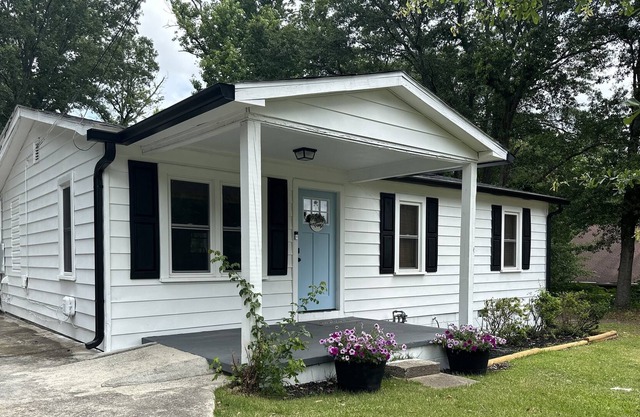 Six Flags, Truist Park Battery, and GA Aquarium are less than 30 minutes away.