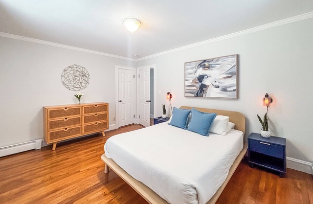 SJ2 - Spacious 6-bedroom home in welcoming Newton - 15 Min to Boston!