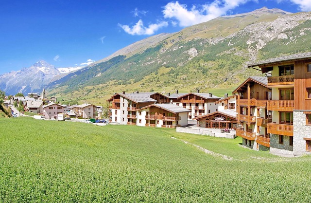 Ski aux pieds | Vues imprenables | Piscine + sauna