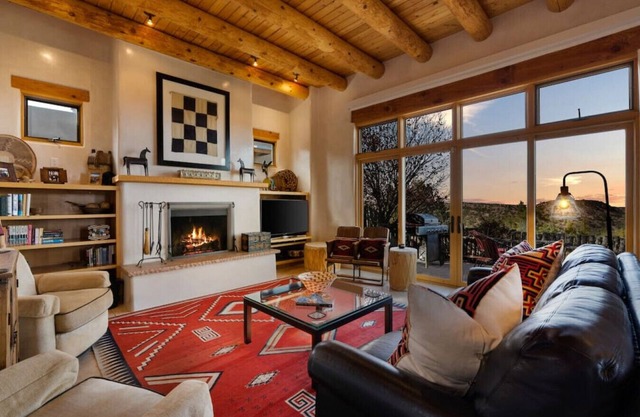 Ski Discounts! Luxury Home, Pool, Sweeping Views