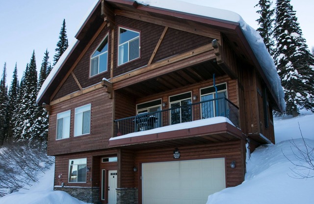 ❄Ski in/out❄- Best Group Rental on Schweitzer- Sleeps 16+ Book now for holidays!
