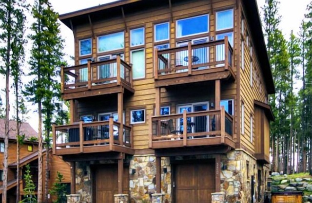 Ski-In & Out,Private Hot Tub, Shuttle, Fab Views! 4BR 3BA (2 bunk rooms)