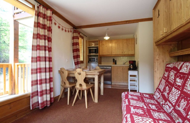 Ski-in/Ski-out Apartment for 6 with Pool and Sauna in Val-Cenis