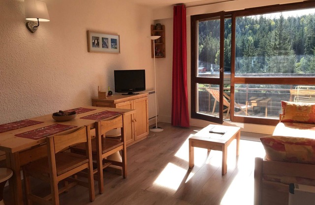 Ski-In/Ski-Out Studio with Balcony near Golf in Scenic Corrençon-en-Vercors