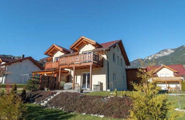 Ski-in ski-out chalet with garden near skislopes