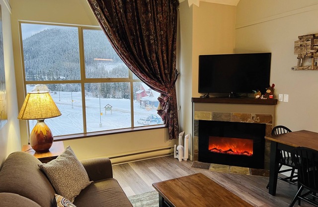 SKI-IN SKI-OUT APEX INN LOFT SUITE - APEX 402