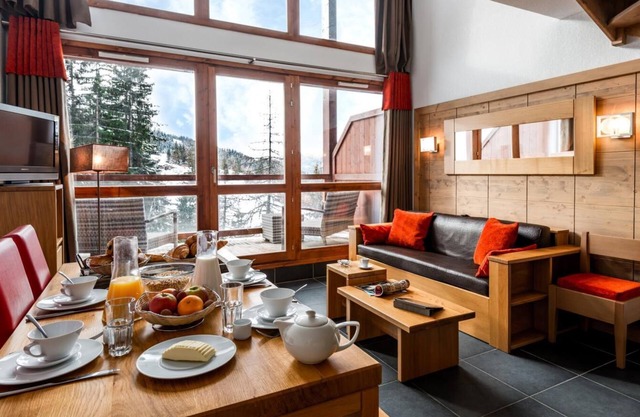 Ski-in/ski-out & foot of the slopes, fitness, swimming pool, sauna, hammam, terrace, balcony, tv