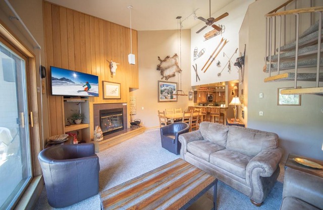 Ski Run 302 by SummitCove Lodging