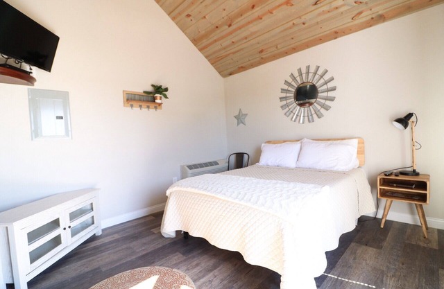 Skipper - Close to the Ark Encounter