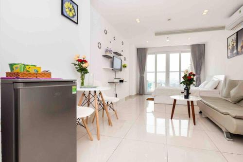Skyhomes Near Tan Son Nhat Airport-Cherry Le