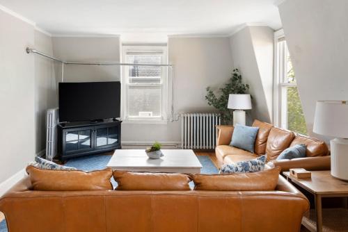 Skyline 138 Charming West End Mansard Penthouse