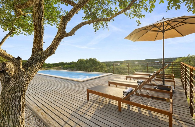 Skyline House: Heated Pool/Pickleball/Barn