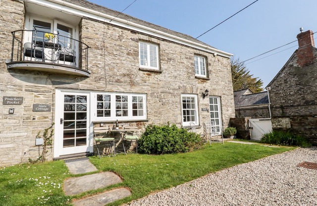 SLATE COTTAGE, pet friendly, character holiday cottage in Bodmin Moor
