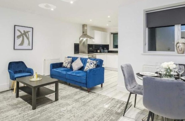 Sleek & Vibrant 1BR City Centre Nr High St & Southend Beach by Luxiety Stays