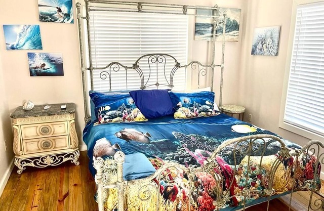 Sleep 10 in this Utila Suite, complete with full kitchen.