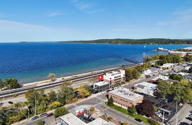 Sleeps 16- Downtown Traverse City Newly Constructed Luxury Condo