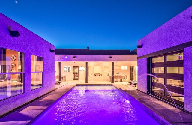 Sleeps 23: Luxury Retreat with Pool/Hot Tub, Casitas, Pet-Friendly, Near Riviera Marina