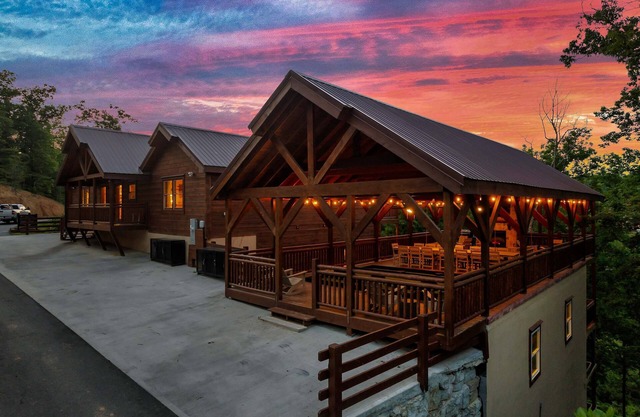 Sleeps 24 | Indoor Pool | Hot Tub | 8 Bedrooms