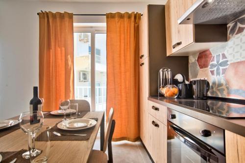 Sliema 2-bedroom Central Apartments and Penthouse with jacuzzi
