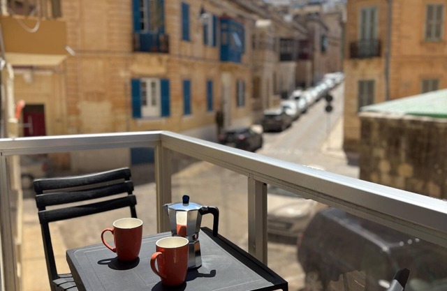 Sliema spacious central apartment for 2 in quiet residential area