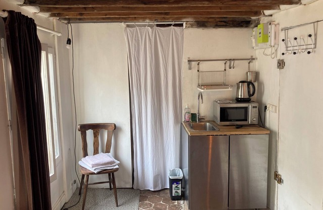 Small bohemian studio in the heart of paris