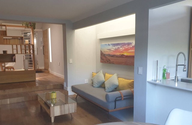 Small cottage with sep. bedroom, specious bathroom, lounge and open-plan kitchen