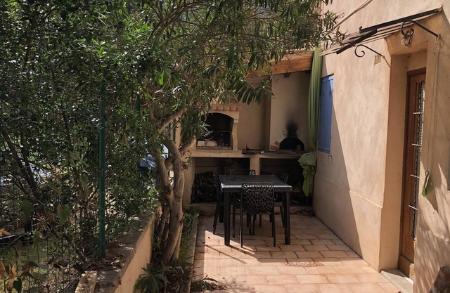 Small haven of peace 250m from the beach of carry le rouet