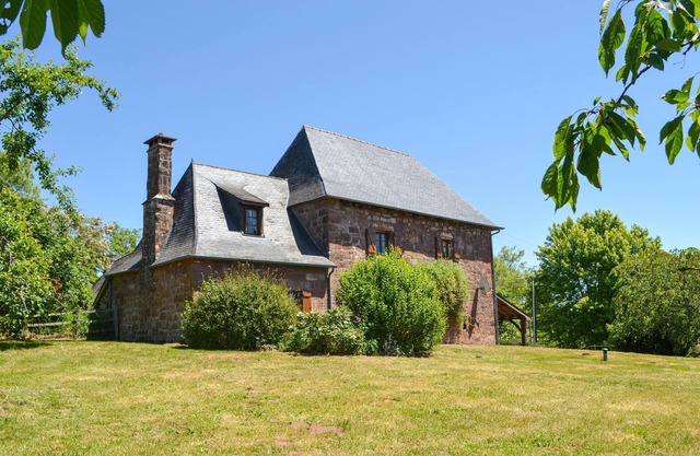Small streets, historic castles and modern art - the area around the vacation home in Villac has man