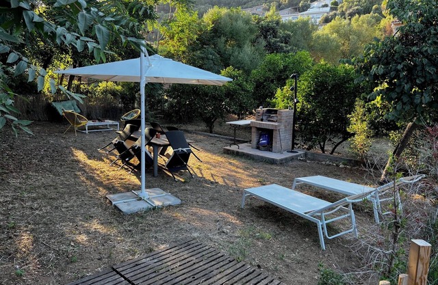 Small vacation villa, beach and barbecue :-)