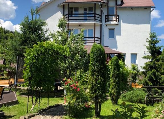 Smerekovyi Dvir