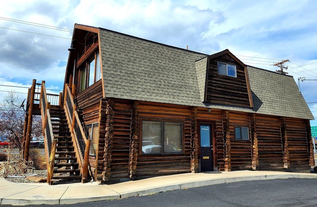 Smith Rocks awaits! Located in town, convenient access to stores and restaurants